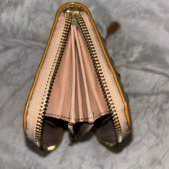 Jimmy Choo Star Studded Patent Leather Zip Wallet caramel/cognac - Picture 6 of 14